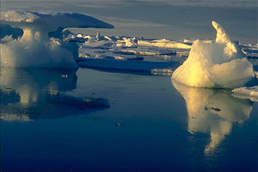 Wasser als Gas, Flüssigkeit und Festkörper im nördlichen Eismeer